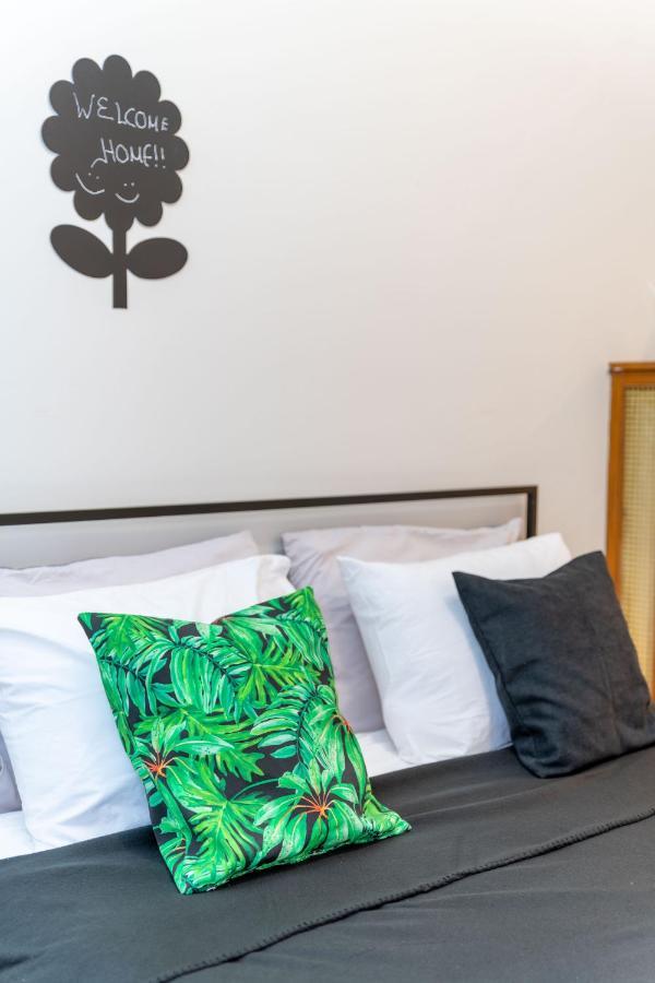 Apartamento Pink Flat Exarcheia Athens Netflix Exterior foto